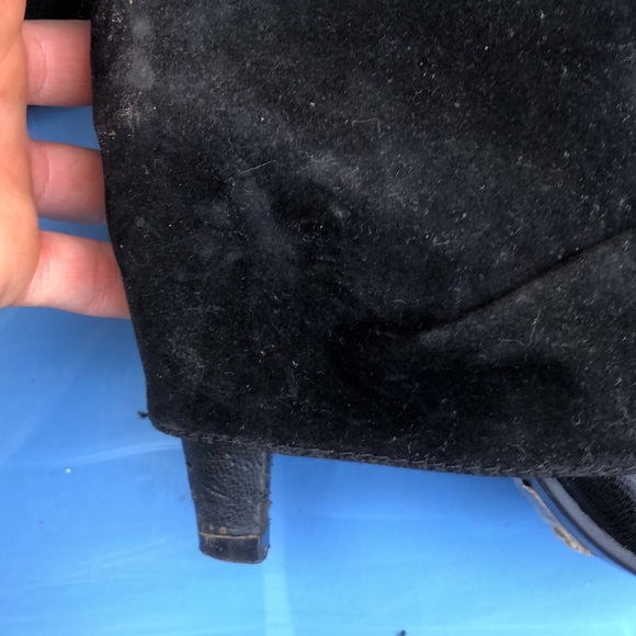Heel covered above the ankle bootie - Picture 3 of 4